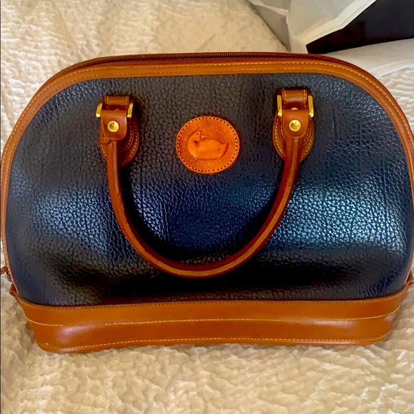 Dooney & Bourke Handbags - Authentic Dooney and Bourke purse